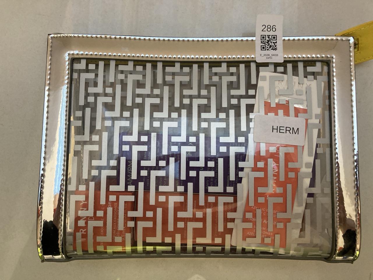 Lot 286  
            Edinburgh SR33 - Delivery Only 

                
TRINNY LONDON MAKE UP BAG WITH MAKEUP: LOCATION - D RACK