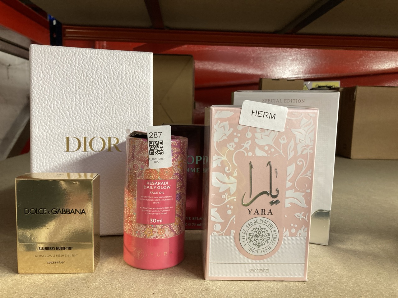 Lot 287  
            Edinburgh SR33 - Delivery Only 

                
QUANTITY OF HEALTH AND BEAUTY ITEMS TO INCLUDE DOLCE & GABBANA BLUEBERRY TINT HYD...