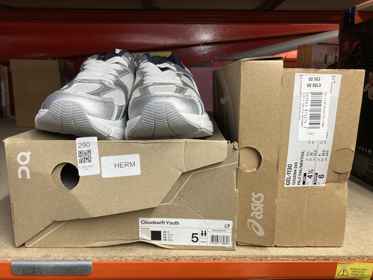 Lot 290  
            Edinburgh SR33 - Delivery Only 

                
QUANTITY OF SHOES TO INCLUDE ON CLOUDS SIZE 4.5 IN GREY: LOCATION - D RACK
