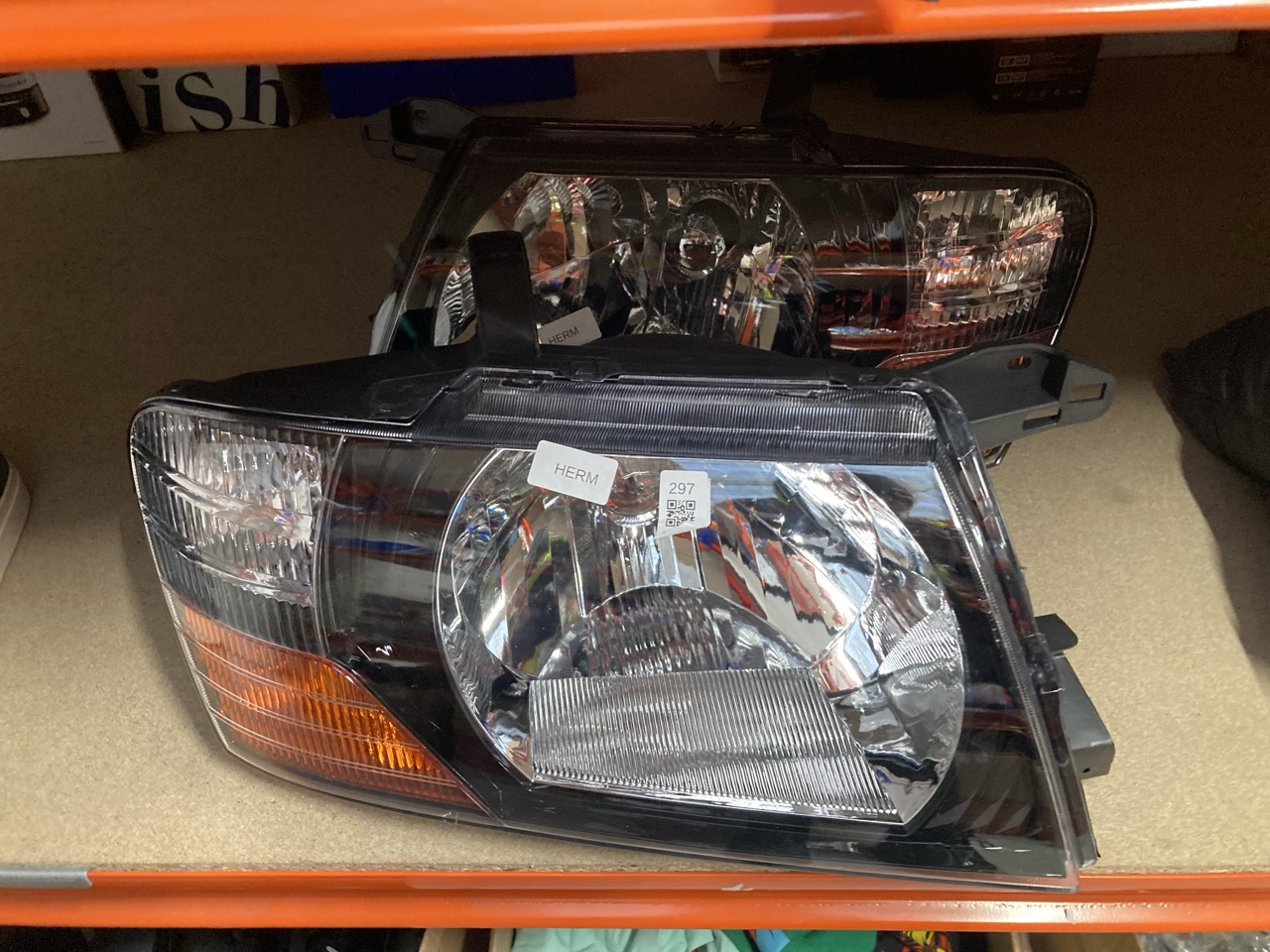 Lot 297  
            Edinburgh SR33 - Delivery Only 

                
X 2 VEHICLE LED HEADLIGHT LIGHTS FOR MITSUBISHI PAJERO V73: LOCATION - D RACK