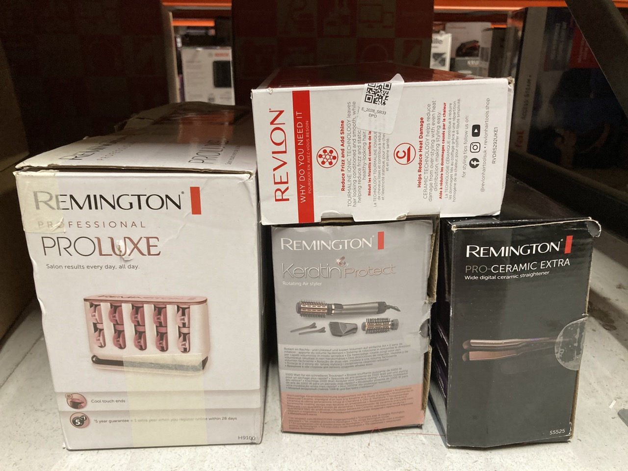 Lot 304  
            Edinburgh SR33 - Delivery Only 

                
QUANTITY OF HEALTH & BEAUTY ITEMS TO INCLUDE REVLON ONE-STEP STYLE BOOSTER: LOCAT...