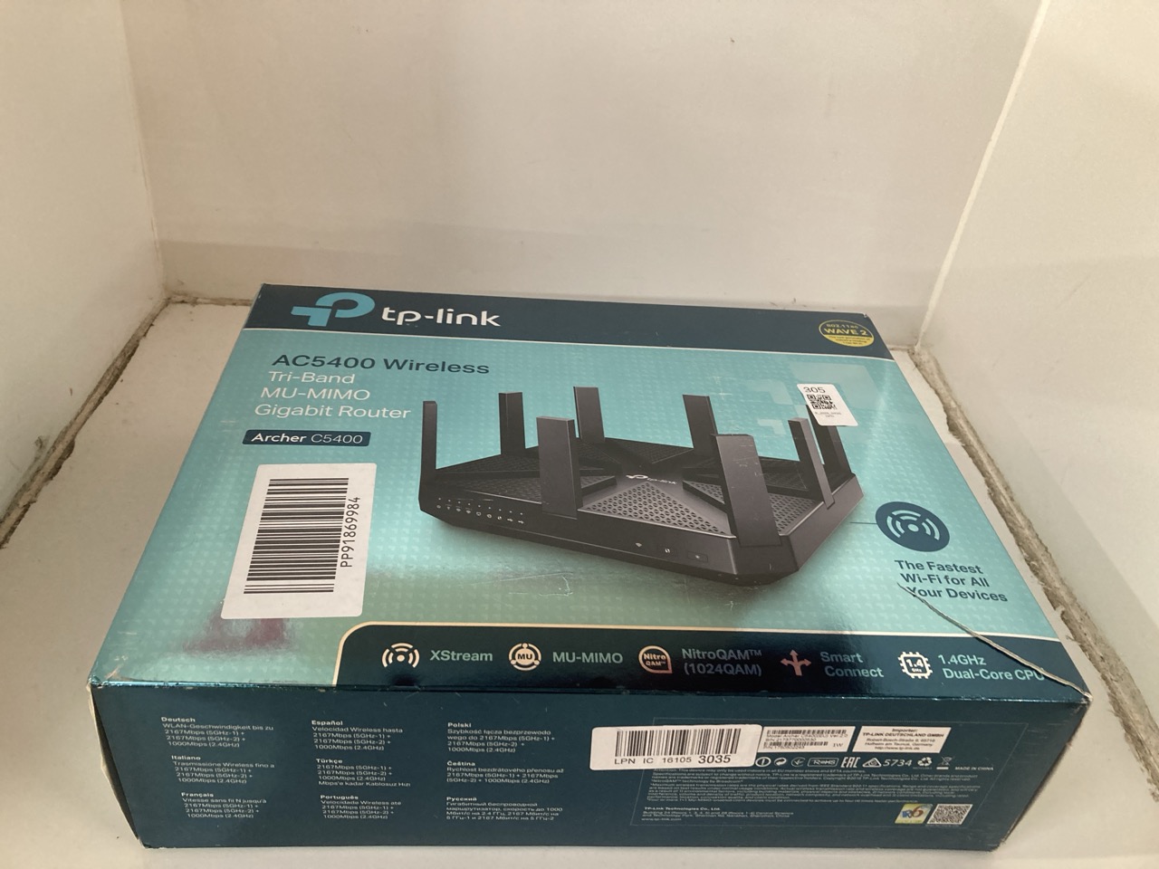 Lot 305  
            Edinburgh SR33 - Delivery Only 

                
TP-LINK AC5400 WIRELESS GIGABIT ROUTER: LOCATION - D RACK