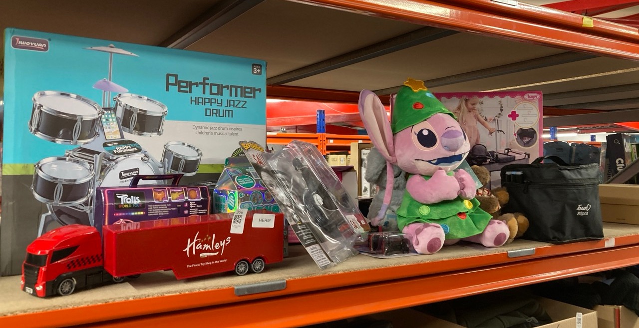 Lot 306  
            Edinburgh SR33 - Delivery Only 

                
QUANTITY OF TOYS AND GAMES ITEMS TO INCLUDE ANGEL TEDDY : LOCATION - D RACK