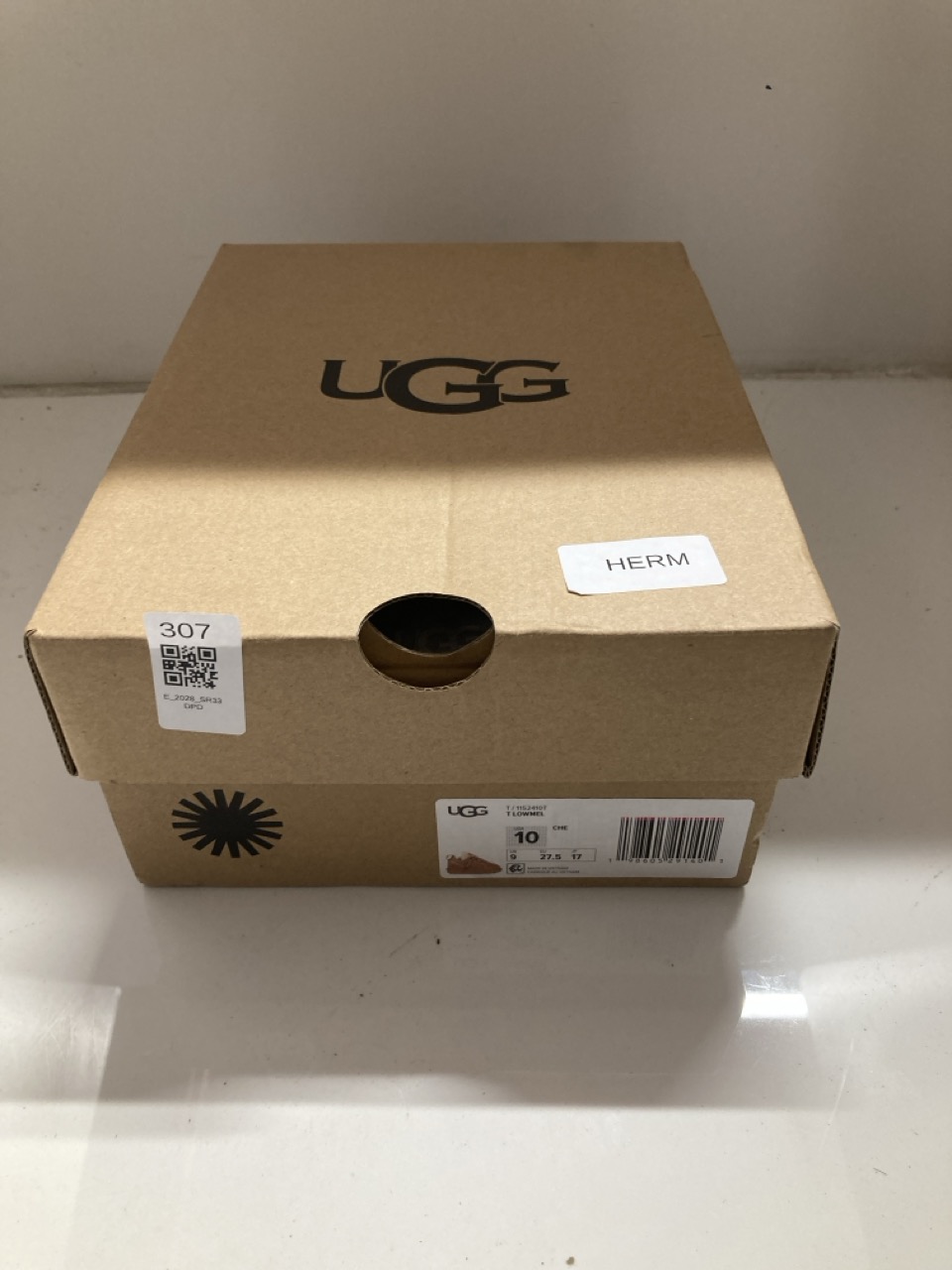 Lot 307  
            Edinburgh SR33 - Delivery Only 

                
SMALL KIDS UGG LOW BROWN SHOES SIZE 9: LOCATION - D RACK