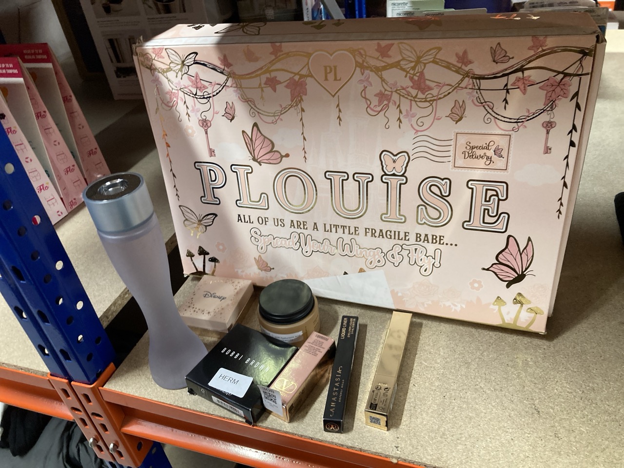 Lot 308  
            Edinburgh SR33 - Delivery Only 

                
QUANTITY OF HEALTH & BEAUTY ITEMS TO INCLUDE WOMEN'S GHOST PERFUME: LOCATION - D ...