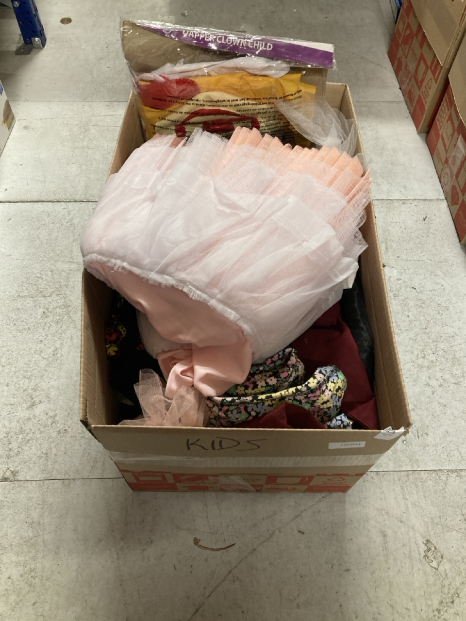 Lot 315  
            Edinburgh SR33 - Delivery Only 

                
QUANTITY OF KIDS CLOTHING TO INCLUDE IRON MAN PYJAMAS SIZE 7-8: LOCATION - D RACK