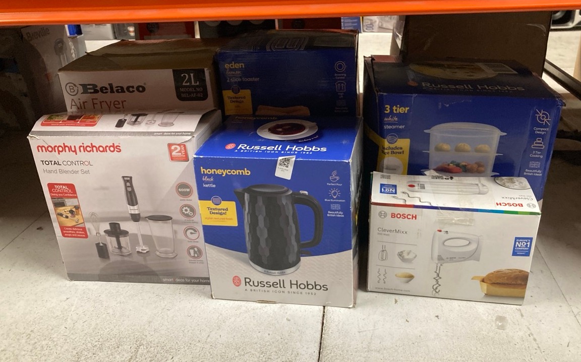 Lot 320  
            Edinburgh SR33 - Delivery Only 

                
QUANTITY OF KITCHEN & APPLIANCES ITEMS TO INCLUDE RUSSELL HOBBS BLACK HONEYCOMBE ...