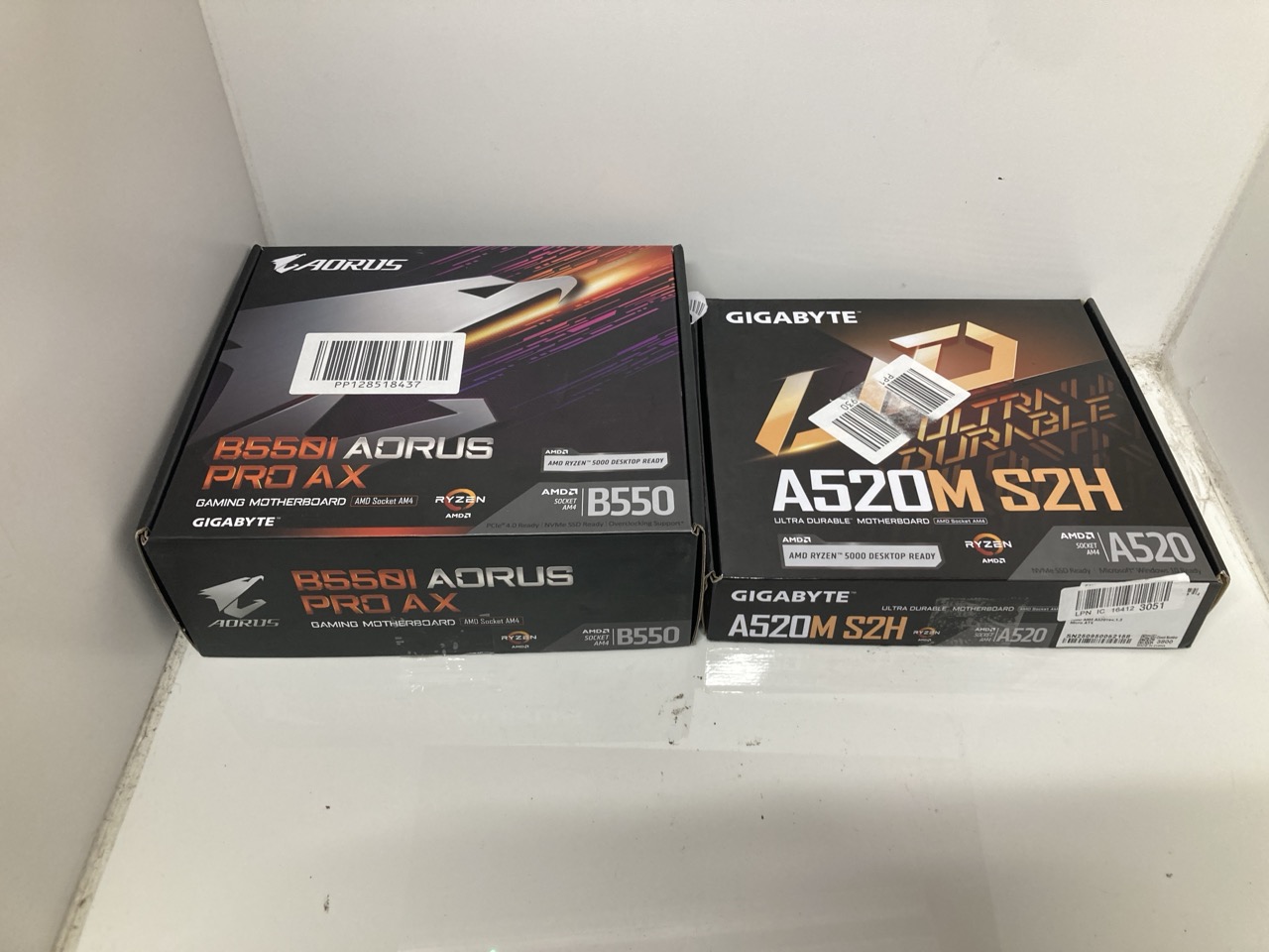 Lot 325  
            Edinburgh SR33 - Delivery Only 

                
GIGABYTE A520M ULTRA DURABLE MOTHERBOARD + ASUS B550I GAMING MOTHERBOARD: LOCATIO...