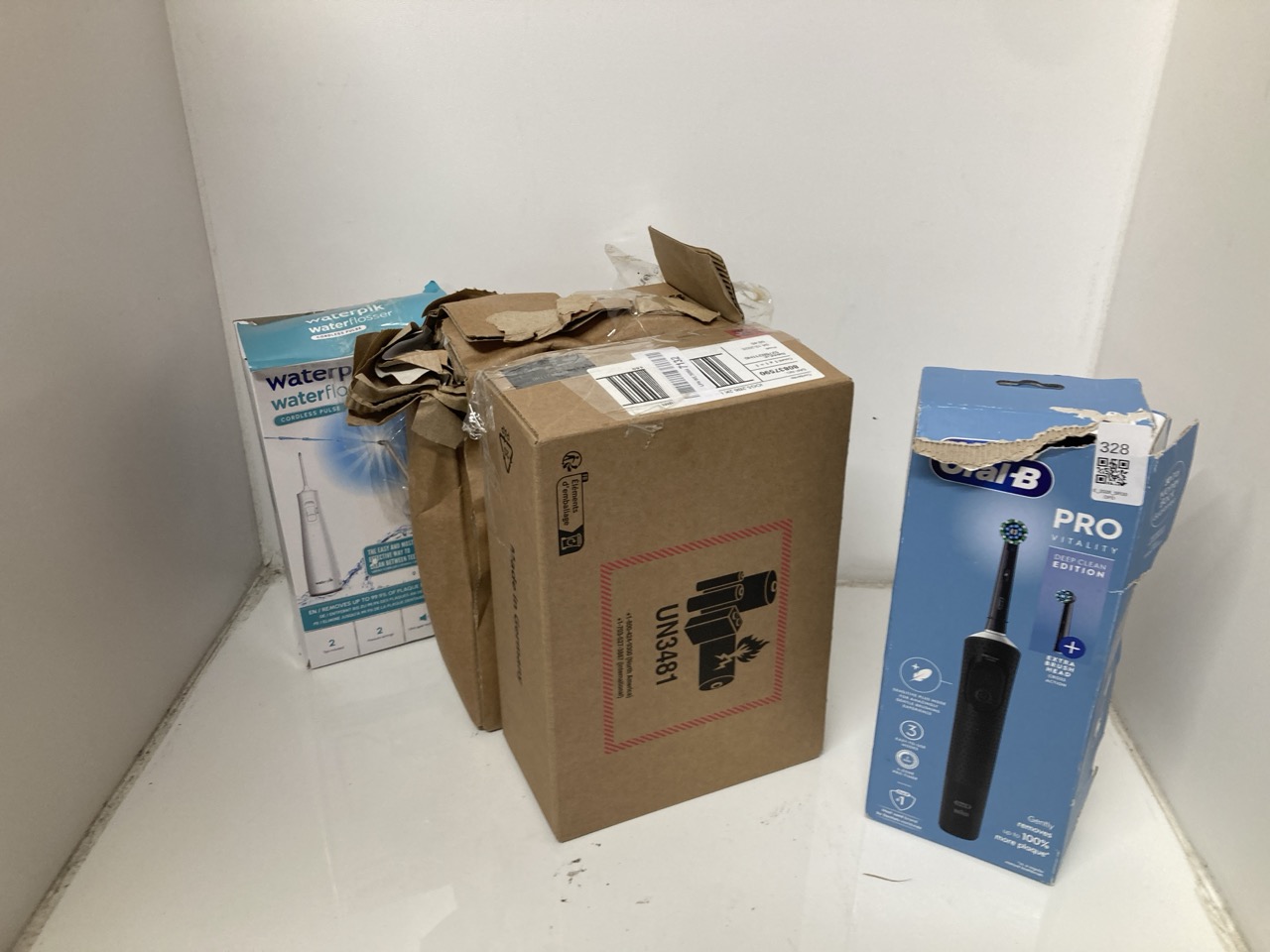 Lot 328  
            Edinburgh SR33 - Delivery Only 

                
QUANTITY OF HEALTH & BEAUTY ITEMS TO INCLUDE ORAL-B VITALITY PRO ELECTRIC TOOTHBR...