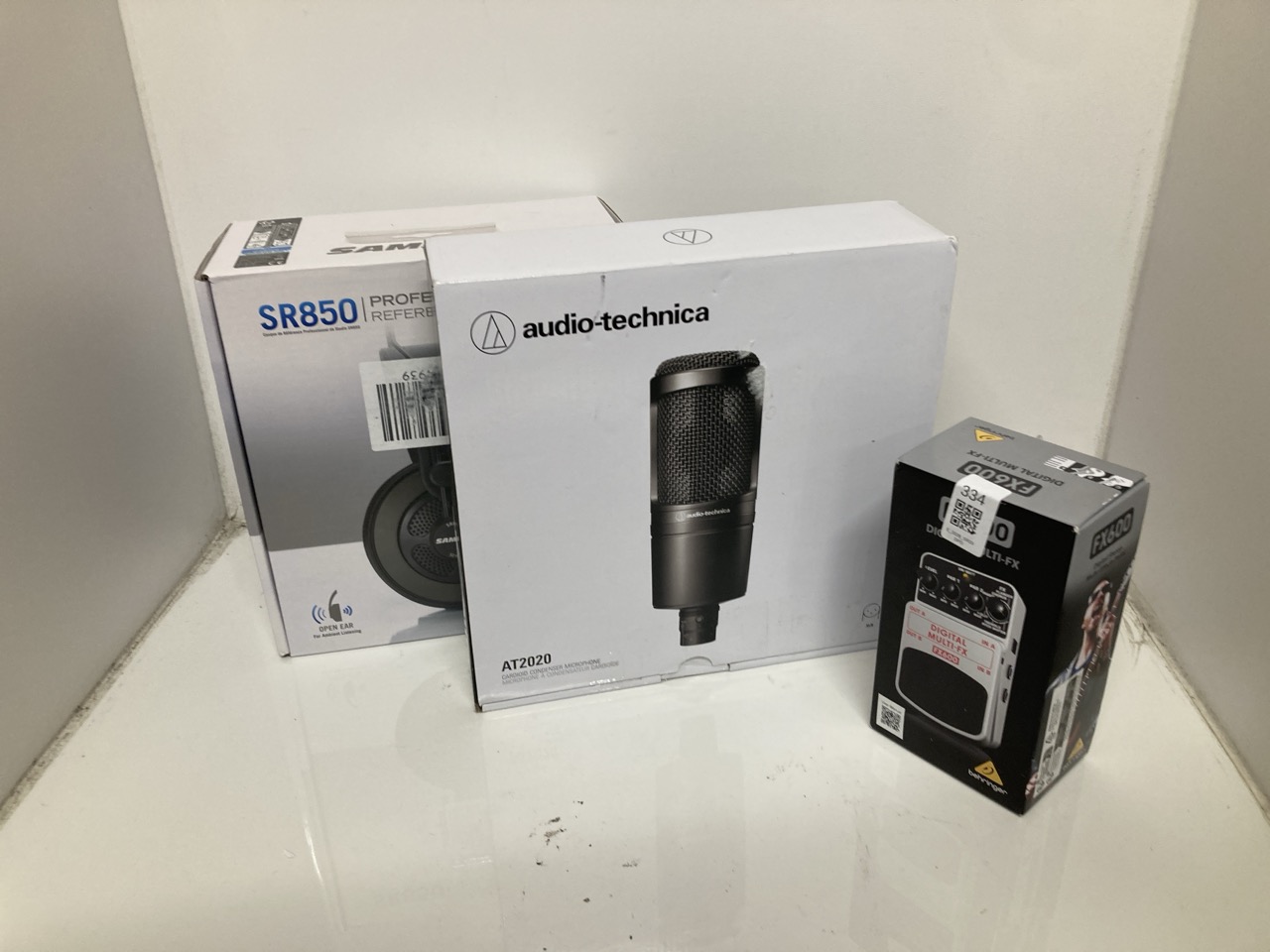 Lot 334  
            Edinburgh SR33 - Delivery Only 

                
QUANTITY OF TECH & GAMING ITEMS TO INCLUDE BEHRINGER FX600 DIGITAL MULTI-EFFECTS ...