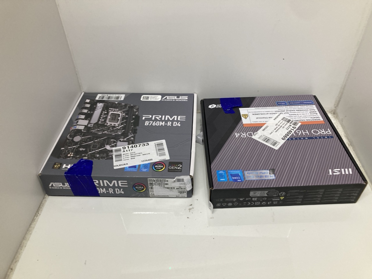 Lot 335  
            Edinburgh SR33 - Delivery Only 

                
PRO H610M-G DDR4 MOTHERBOARD + ASUS PRIME B760M MOTHERBOARD: LOCATION - D RACK