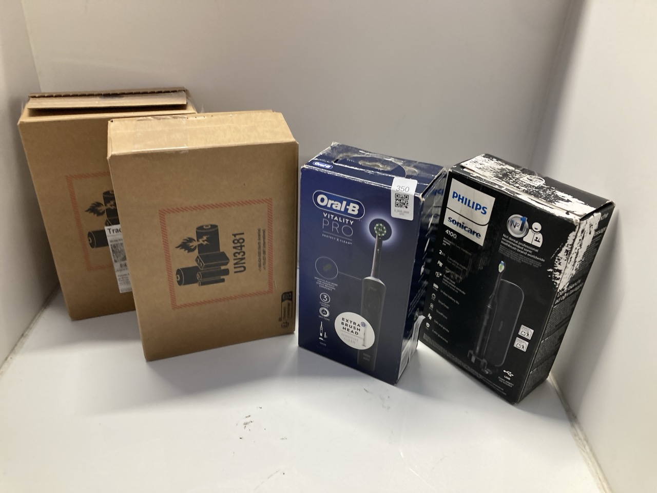 Lot 350  
            Edinburgh SR33 - Delivery Only 

                
QUANTITY OF HEALTH & BEAUTY ITEMS TO INCLUDE ORAL-B VITALITY PRO ELECTRIC TOOTHBR...