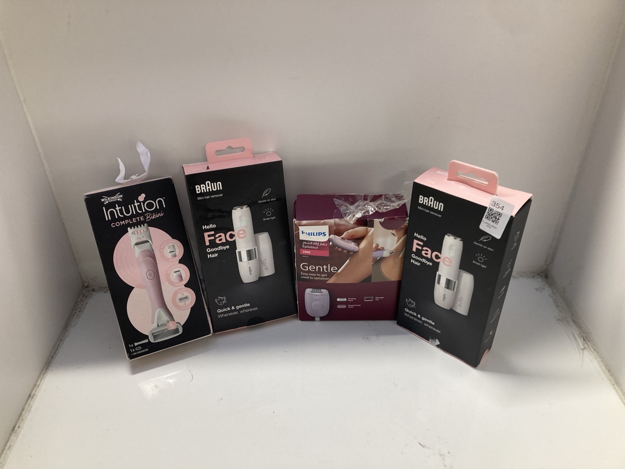 Lot 354  
            Edinburgh SR33 - Delivery Only 

                
QUANTITY OF HEALTH & BEAUTY ITEMS TO INCLUDE BRAUN HELLO FACE: LOCATION - D RACK