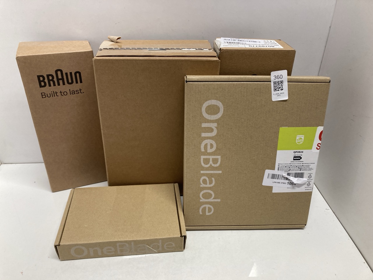 Lot 360  
            Edinburgh SR33 - Delivery Only 

                
QUANTITY OF HEALTH & BEAUTY ITEMS TO INCLUDE PHILIPS ONEBLADE HYBRID 360 BLADE TE...