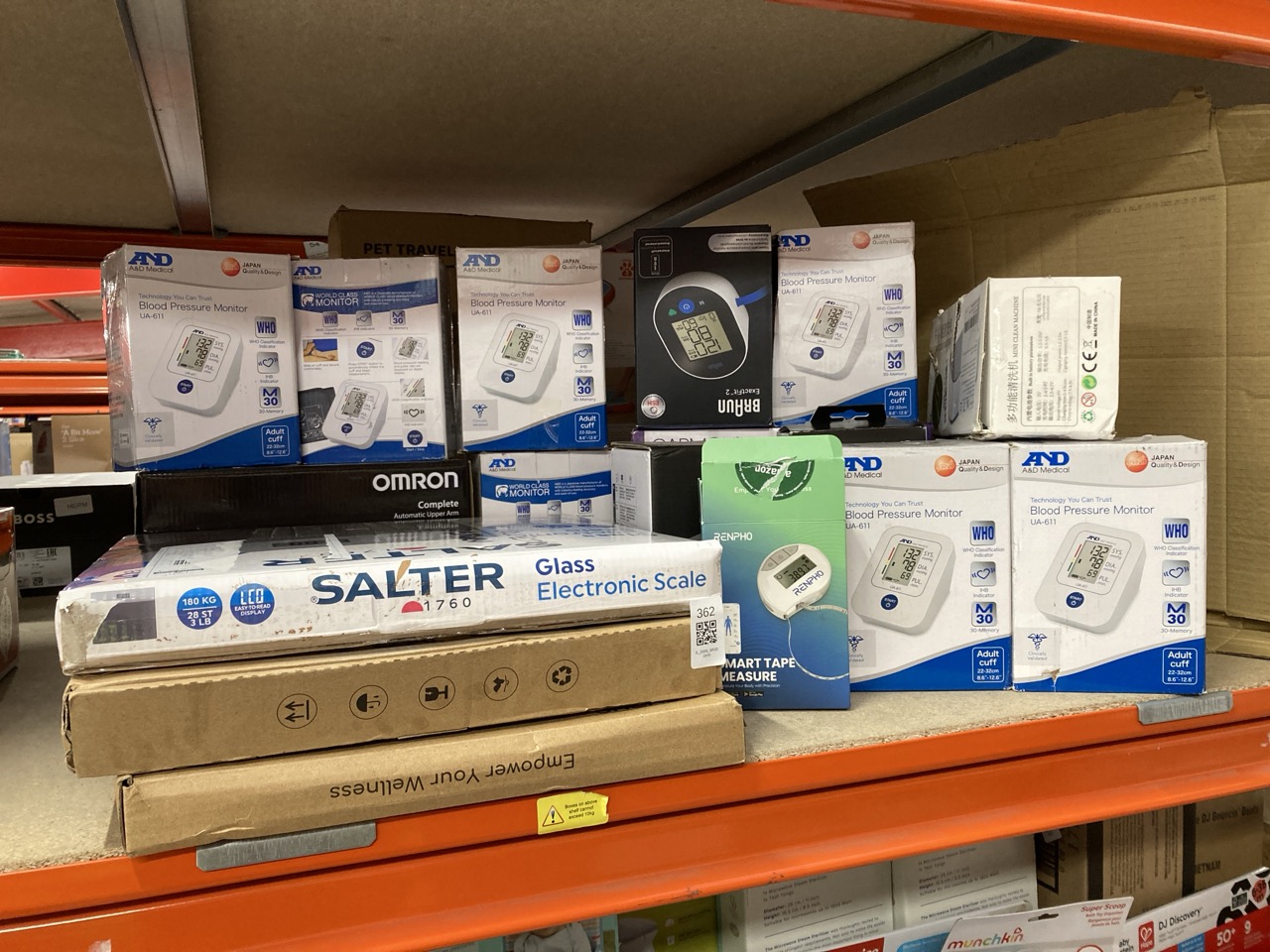 Lot 362  
            Edinburgh SR33 - Delivery Only 

                
QUANTITY OF HEALTH & BEAUTY ITEMS TO INCLUDE SALTER DIGITAL BATHROOM SCALE – EASY...