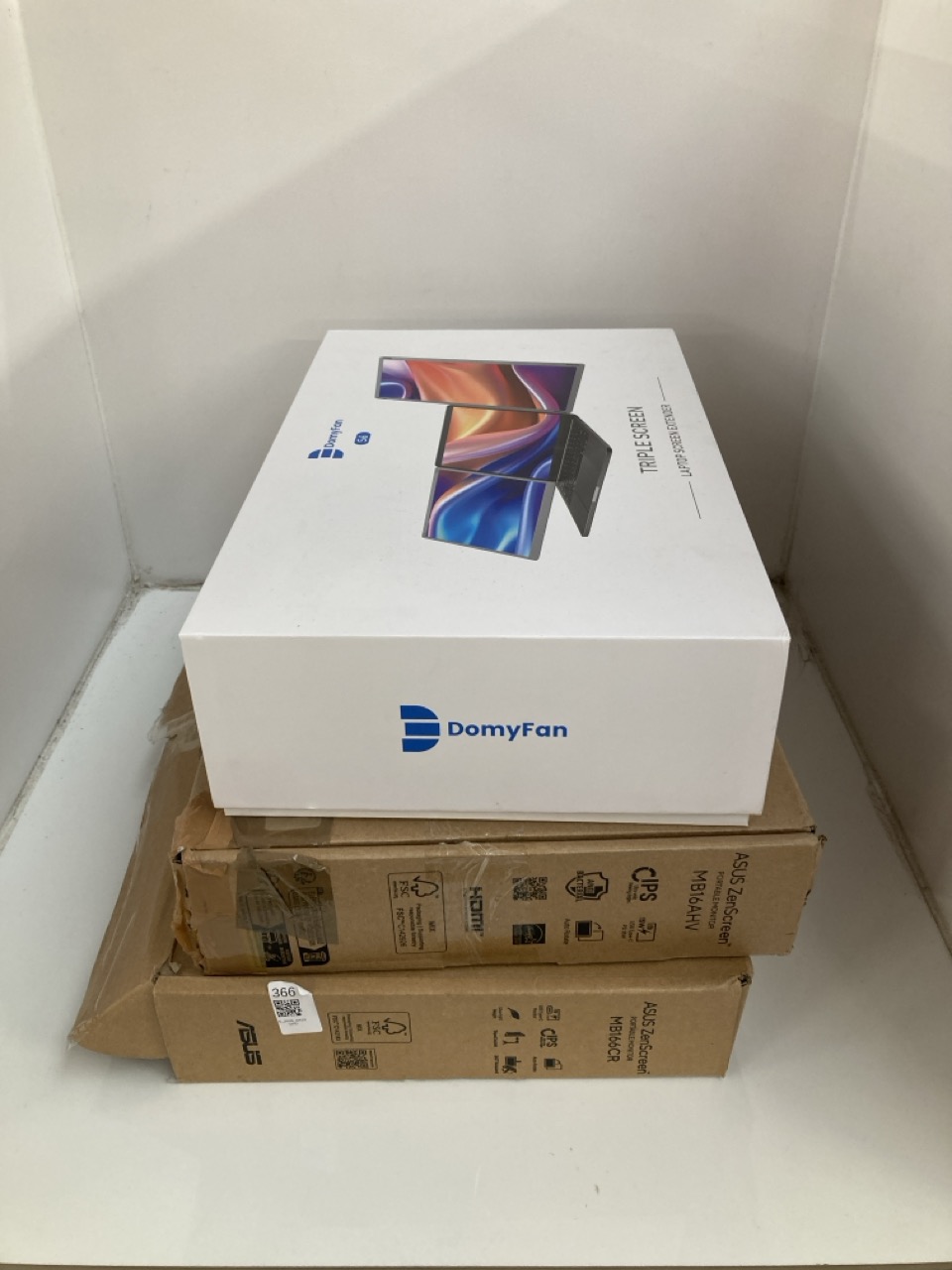 Lot 366  
            Edinburgh SR33 - Delivery Only 

                
QUANTITY OF TECH & GAMING ITEMS TO INCLUDE TRIPLE SCREEN LAPTOP SCREEN EXTENDER: ...