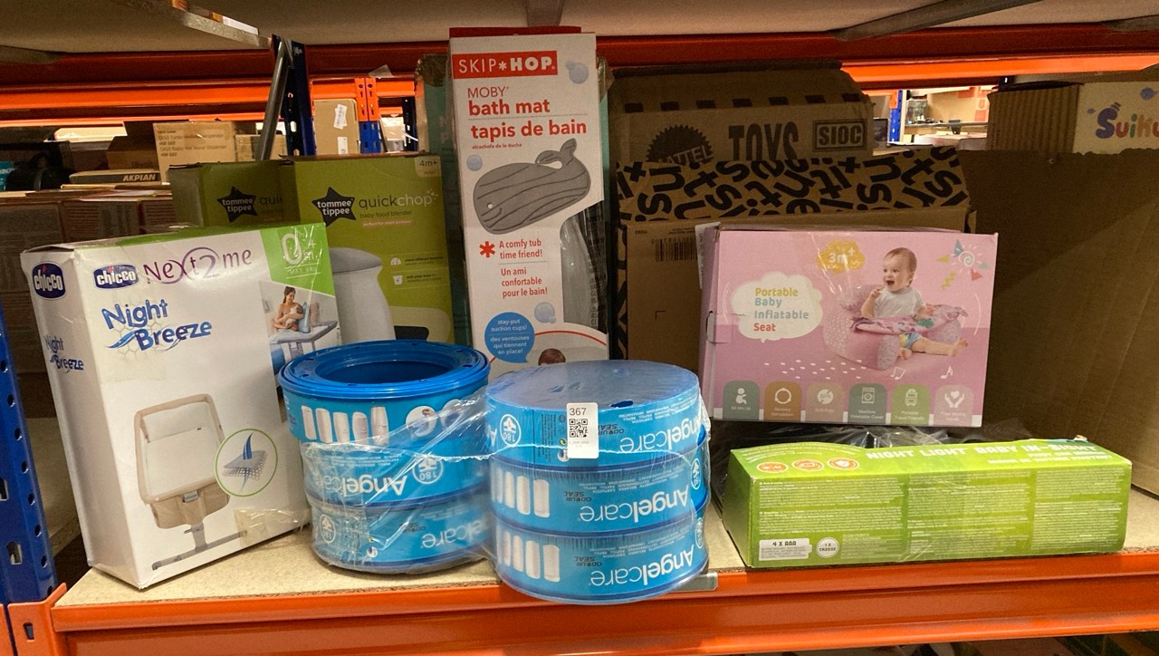 Lot 367  
            Edinburgh SR33 - Delivery Only 

                
QUANTITY OF BABY & TODDLER ITEMS TO INCLUDE SKIP HOP NON SLIP BATH SAFETY MAT: LO...