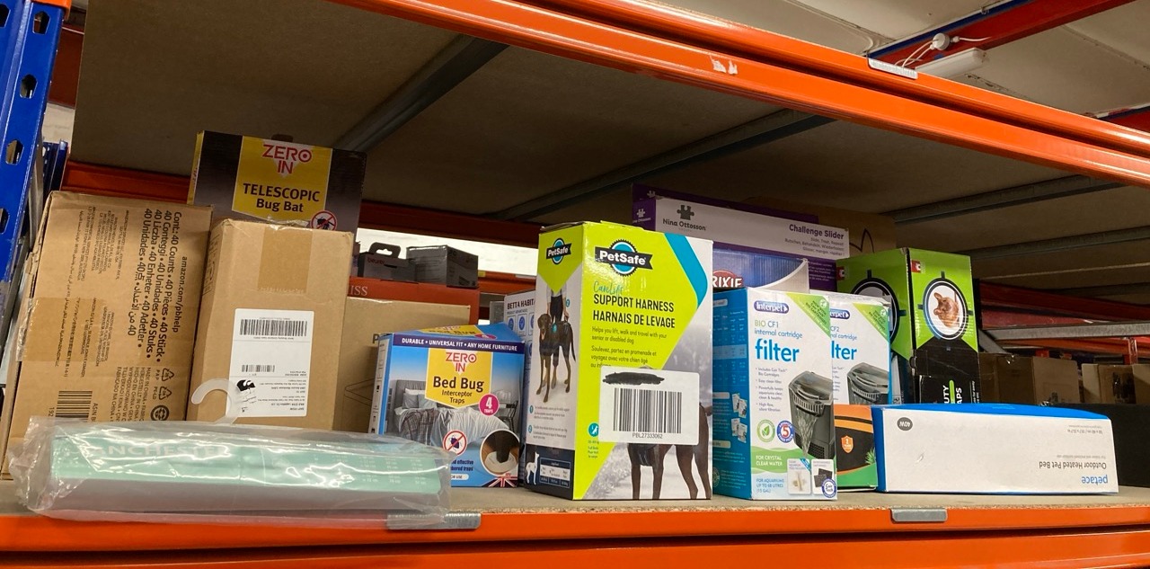 Lot 373  
            Edinburgh SR33 - Delivery Only 

                
QUANTITY OF PET PRODUCTS ITEMS TO INCLUDE INTERPET INTERNAL AQUARIUM FISH TANK FI...