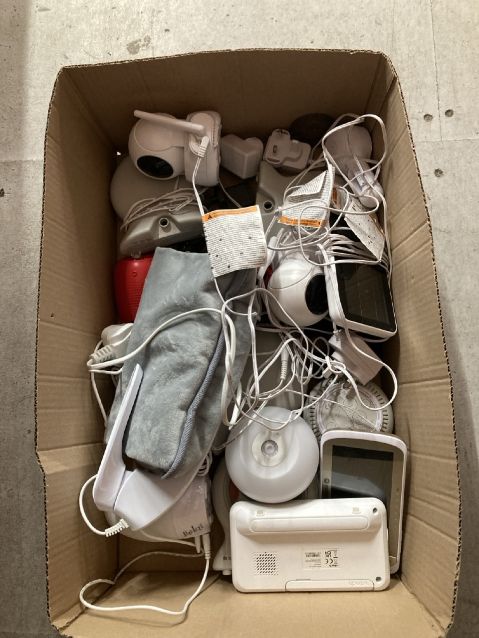 Lot 388  
            Edinburgh SR33 - Delivery Only 

                
QUANTITY OF BABY AND TODDLER ITEMS TO INCLUDE VTECH BABY MONITOR : LOCATION - E RACK