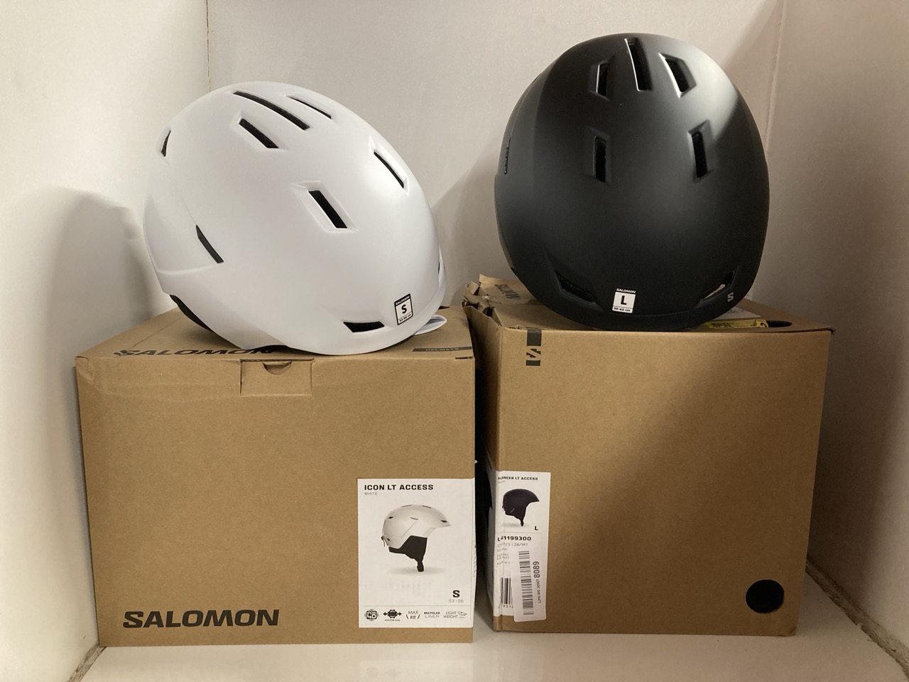 Lot 392  
            Edinburgh SR33 - Delivery Only 

                
SALOMON ICON LT ACCESS WOMEN'S HELMET SKI SNOWBOARD SIZE SMALL + SALOMON PIONEER ...