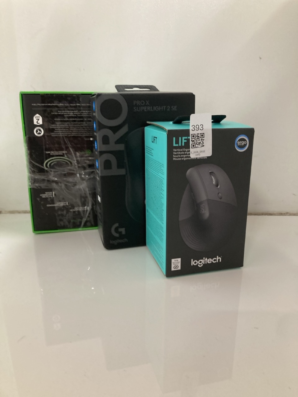 Lot 393  
            Edinburgh SR33 - Delivery Only 

                
QUANTITY OF TECH & GAMING ITEMS TO INCLUDE LOGITECH G PRO X SUPERLIGHT 2 SE WIREL...