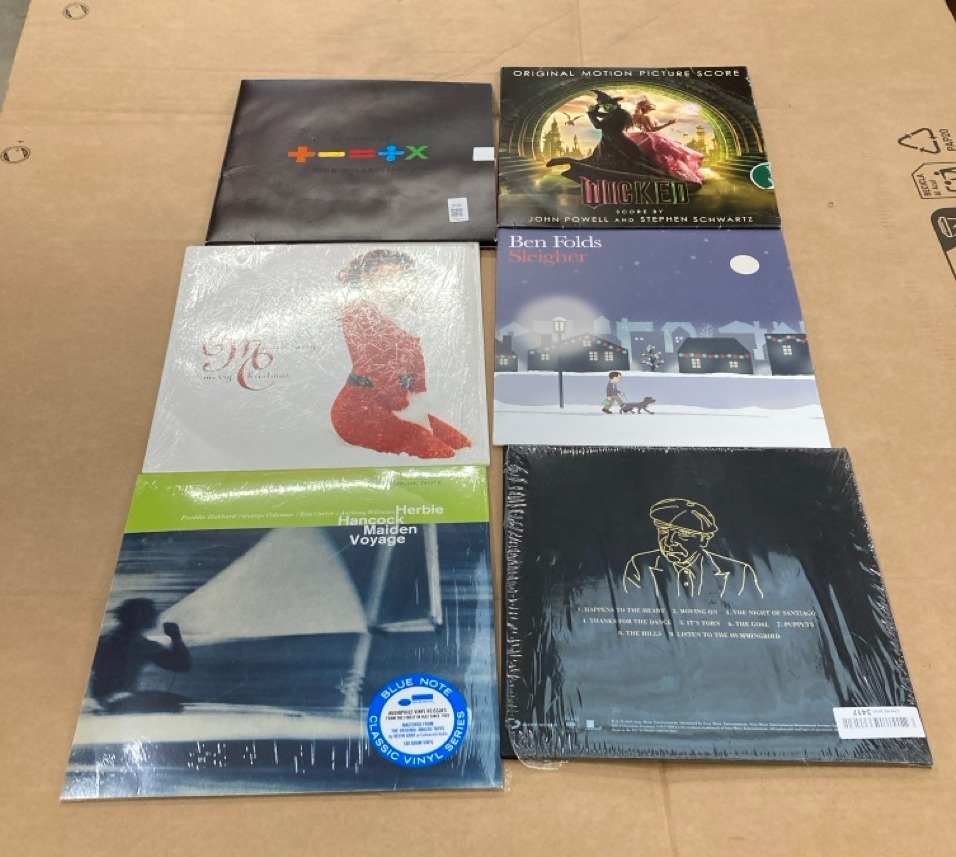 Lot 397  
            Edinburgh SR33 - Delivery Only 

                
QUANTITY OF VINYLS TO INCLUDE MAIDEN VOYAGE [VINYL]: LOCATION - E RACK