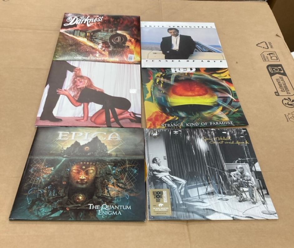Lot 398  
            Edinburgh SR33 - Delivery Only 

                
QUANTITY OF VINYLS TO INCLUDE ONE WAY TICKET TO HELL ...AND BACK (20TH ANNIVERSAR...