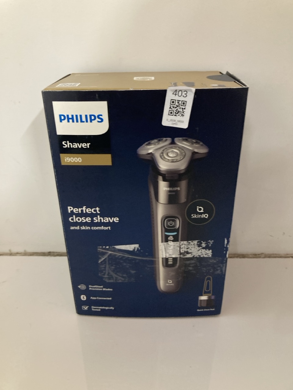 Lot 402  
            Edinburgh SR33 - Delivery Only 

                
PHILIPS SHAVER I9000, WET & DRY ELECTRIC SHAVER, DARK SLATE, WITH SKIN IQ TECHNOL...