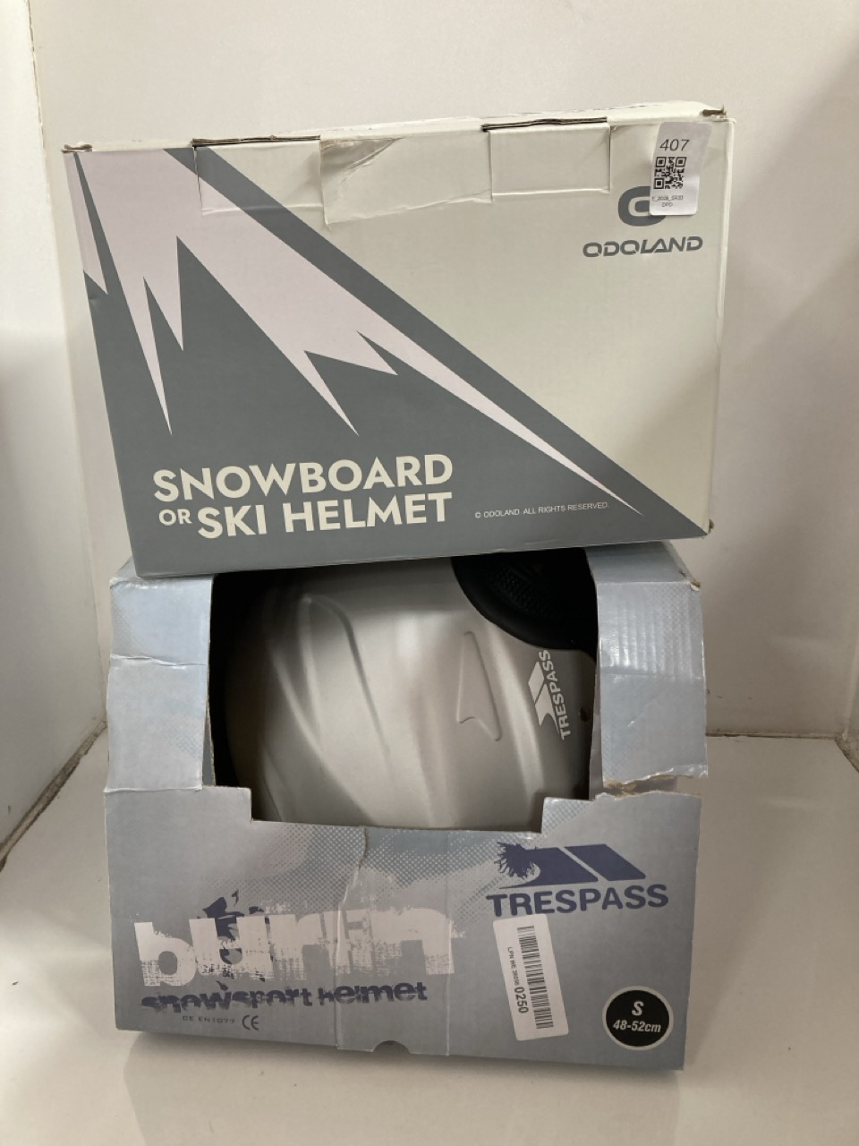 Lot 407  
            Edinburgh SR33 - Delivery Only 

                
TRESPASS BURLIN JUNIOR PROTECTIVE SKI HELMET SMALL + ODER SNOWBOARD HELMET LARGE ...