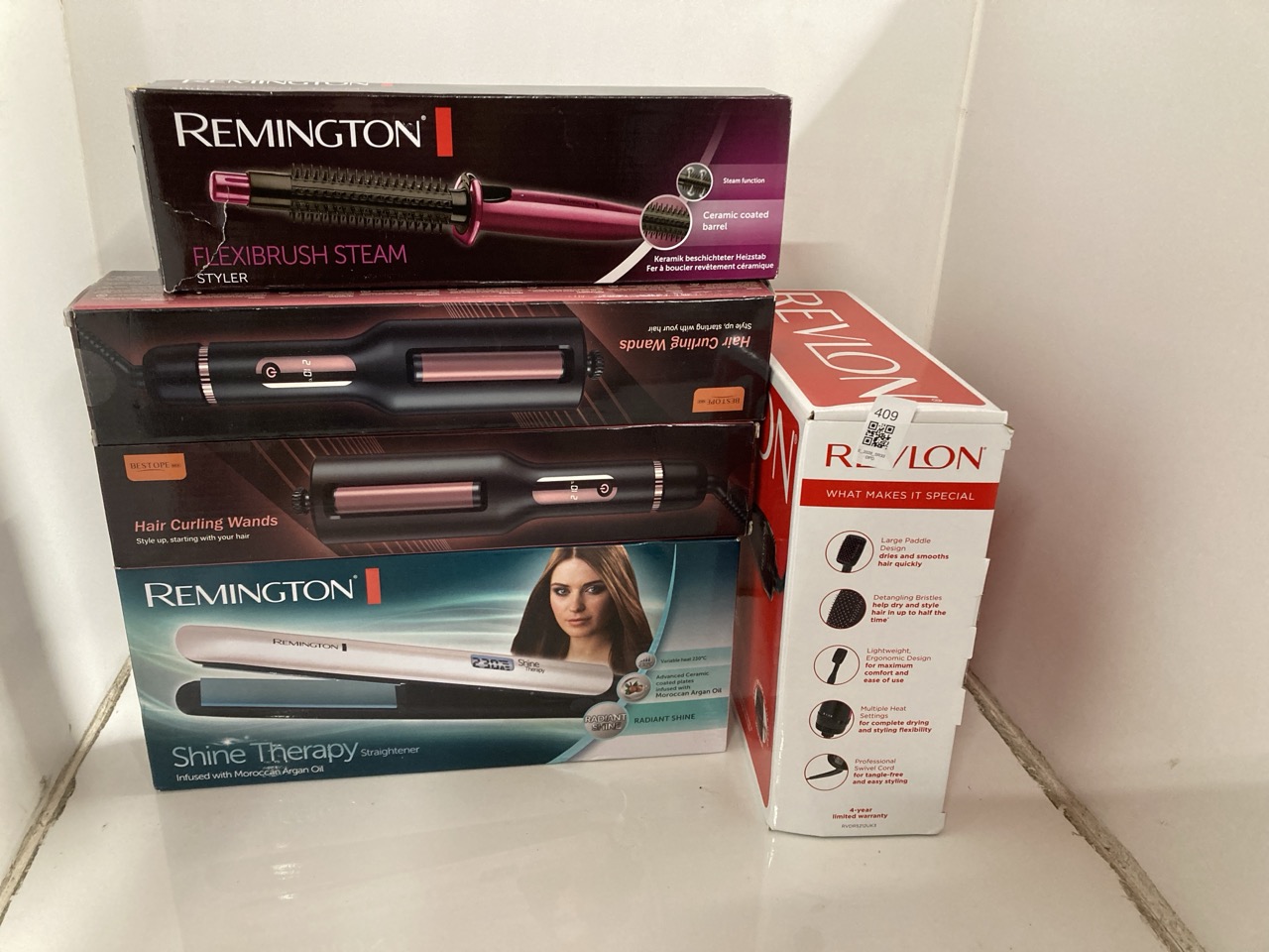 Lot 409  
            Edinburgh SR33 - Delivery Only 

                
QUANTITY OF HEALTH & BEAUTY ITEMS TO INCLUDE 22/25/32/38MM ADJUSTABLE WAVE CURLIN...