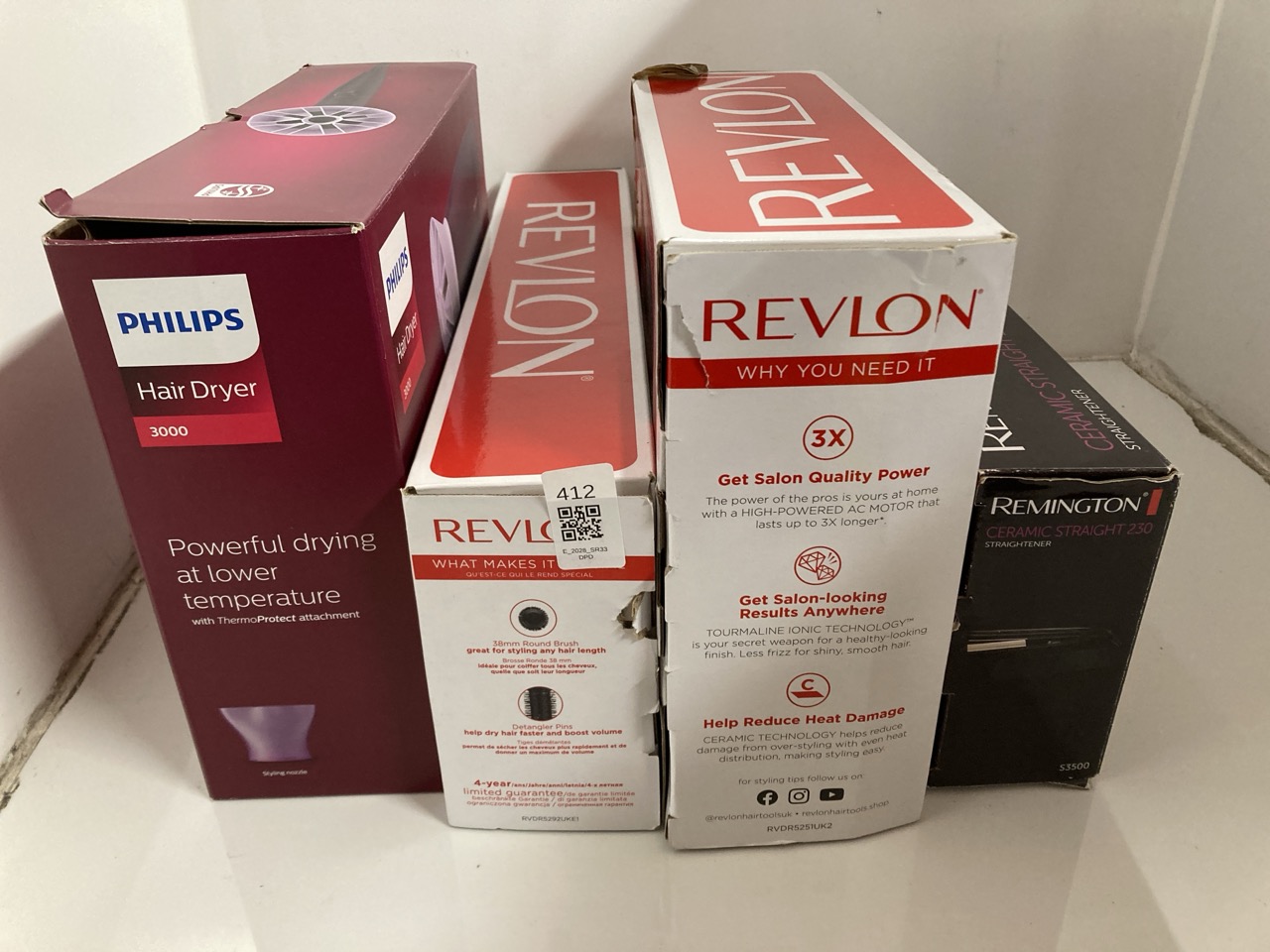 Lot 412  
            Edinburgh SR33 - Delivery Only 

                
QUANTITY OF HEALTH & BEAUTY ITEMS TO INCLUDE PHILIPS HAIR DRYER 3000 SERIES: LOCA...