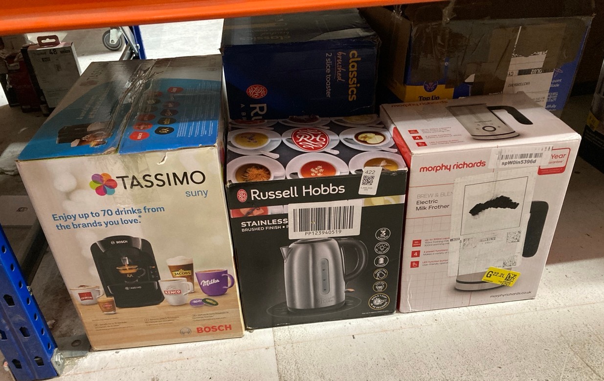 Lot 422  
            Edinburgh SR33 - Delivery Only 

                
QUANTITY OF KITCHEN & APPLIANCES ITEMS TO INCLUDE TASSIMO BY BOSCH SUNY 'SPECIAL ...
