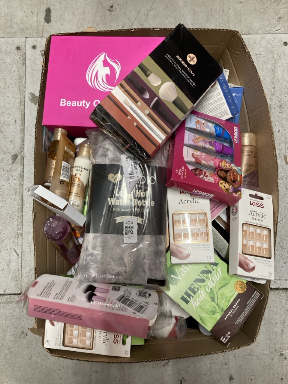 Lot 424  
            Edinburgh SR33 - Delivery Only 

                
QUANTITY OF HEALTH & BEAUTY ITEMS TO INCLUDE LIP SMACKER DISNEY PRINCESS, LIP BAL...