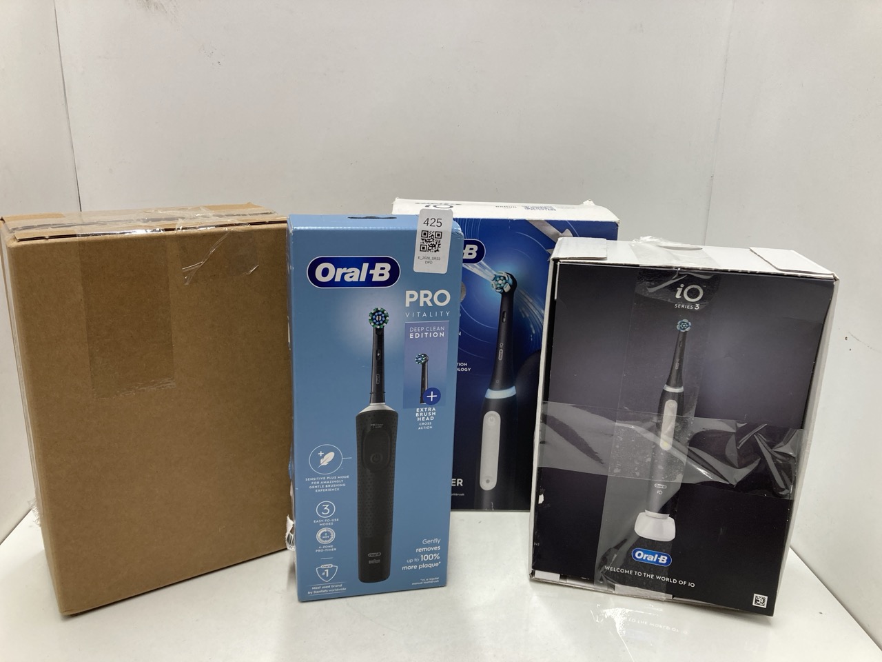 Lot 425  
            Edinburgh SR33 - Delivery Only 

                
QUANTITY OF HEALTH & BEAUTY ITEMS TO INCLUDE ORAL-B VITALITY PRO ELECTRIC TOOTHBR...
