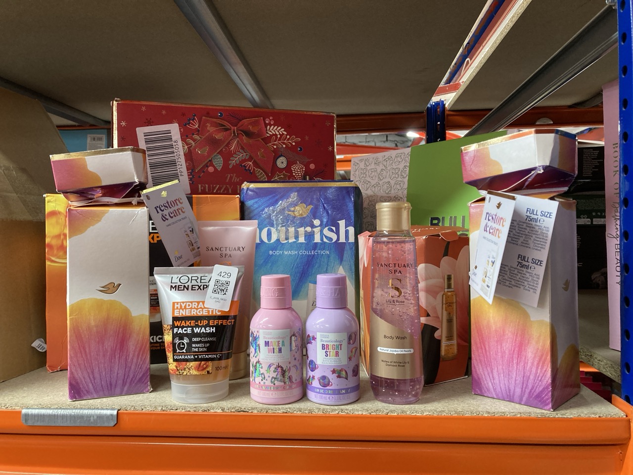 Lot 429  
            Edinburgh SR33 - Delivery Only 

                
QUANTITY OF HEALTH & BEAUTY ITEMS TO INCLUDE L'ORÉAL PARIS MEN EXPERT ALIVE & KIC...