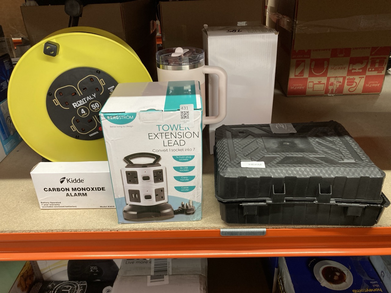 Lot 431  
            Edinburgh SR33 - Delivery Only 

                
QUANTITY OF ITEMS TO INCLUDE COOPERS OF STORTFORD - TOWER EXTENSION LEAD WITH 7 P...