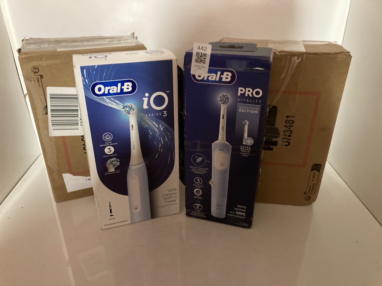 Lot 442  
            Edinburgh SR33 - Delivery Only 

                
QUANTITY OF HEALTH & BEAUTY ITEMS TO INCLUDE ORAL-B IO3 ELECTRIC TOOTHBRUSH FOR A...