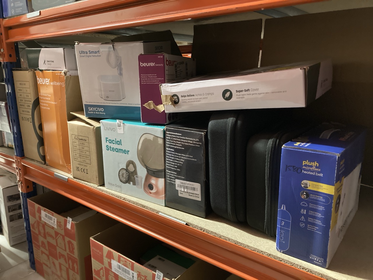 Lot 448  
            Edinburgh SR33 - Delivery Only 

                
QUANTITY OF HEALTH & BEAUTY ITEMS TO INCLUDE KEPLIN HOT WATER BOTTLE BELT WITH PL...