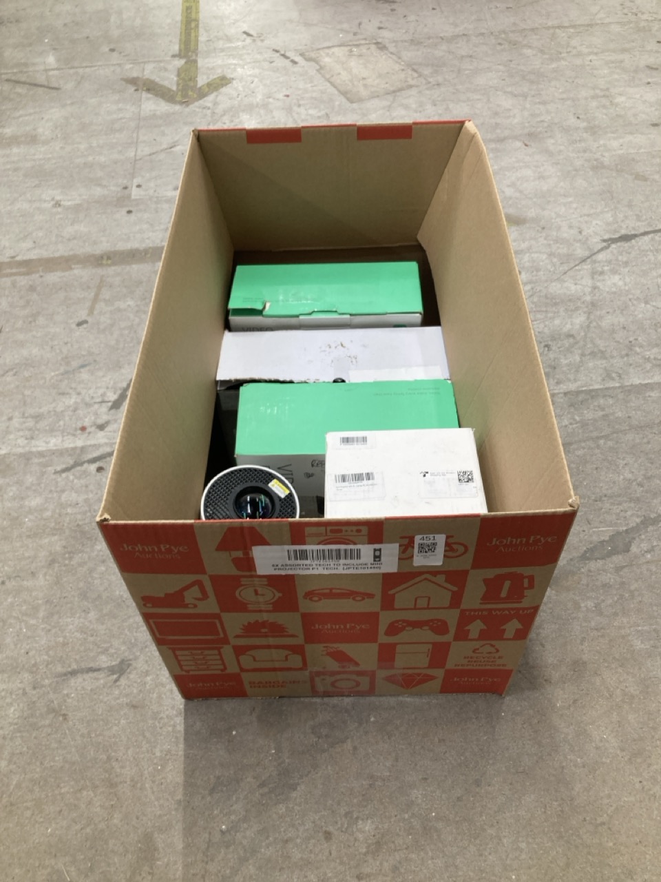 Lot 451  
            Edinburgh SR33 - Delivery Only 

                
5X ASSORTED TECH TO INCLUDE MINI PROJECTOR P1  TECH.  [JPTE101450] : LOCATION - E...