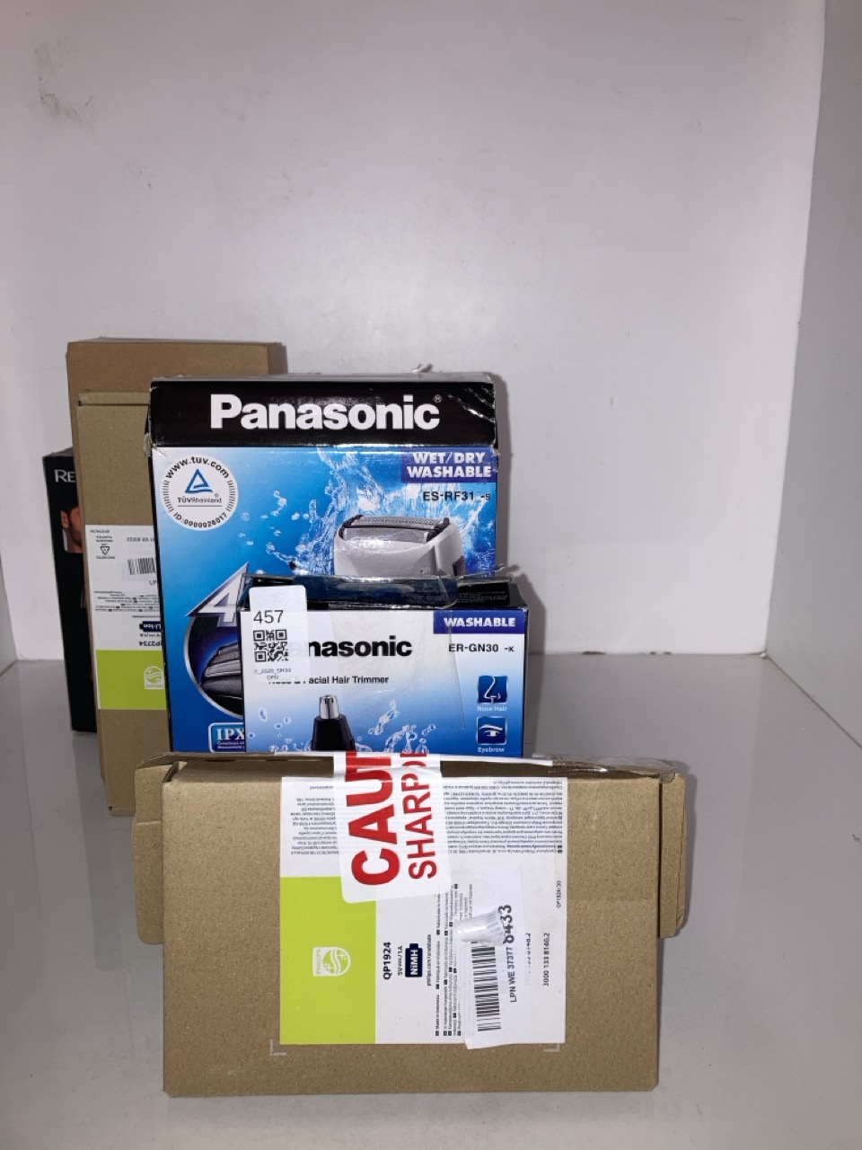 Lot 457  
            Edinburgh SR33 - Delivery Only 

                
QUANTITY OF HEALTH & BEAUTY ITEMS TO INCLUDE PANASONIC ER-GN30 NOSE / EAR HAIR: L...