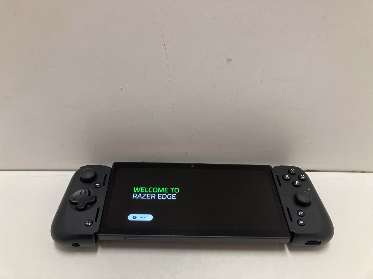 Lot 467  
            Edinburgh SR33 - Delivery Only 

                
RAZER EDGE GAMING HANDHELD 128GB  TABLET WITH WIFI: MODEL NO RZ 45-0461  [JPTE103...