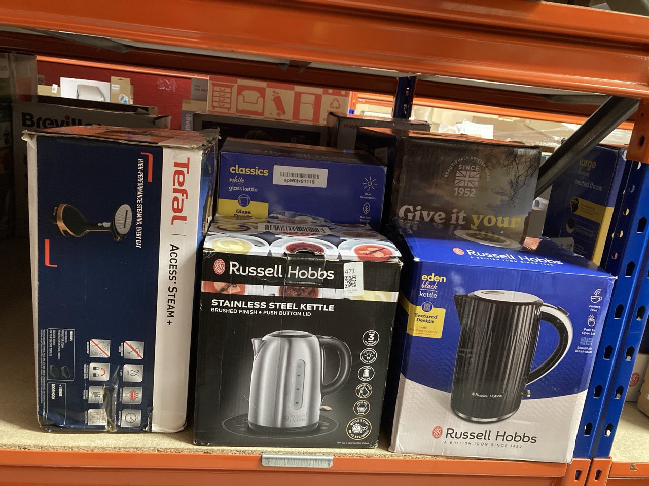 Lot 471  
            Edinburgh SR33 - Delivery Only 

                
QUANTITY OF KITCHEN & APPLIANCES ITEMS TO INCLUDE RUSSELL HOBBS BRUSHED STAINLESS...