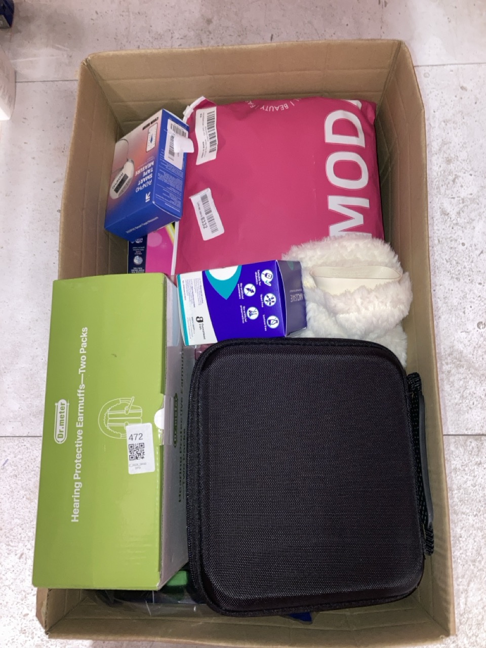 Lot 472  
            Edinburgh SR33 - Delivery Only 

                
QUANTITY OF ITEMS TO INCLUDE RENPHO TAPE MEASURE BODY FOR WEIGHT LOSS, SMART BODY...