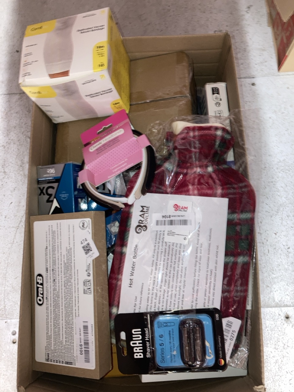 Lot 474  
            Edinburgh SR33 - Delivery Only 

                
QUANTITY OF HEALTH & BEAUTY ITEMS TO INCLUDE BRUSHWORKS CLASSIC HEADBANDS – 4 PAC...