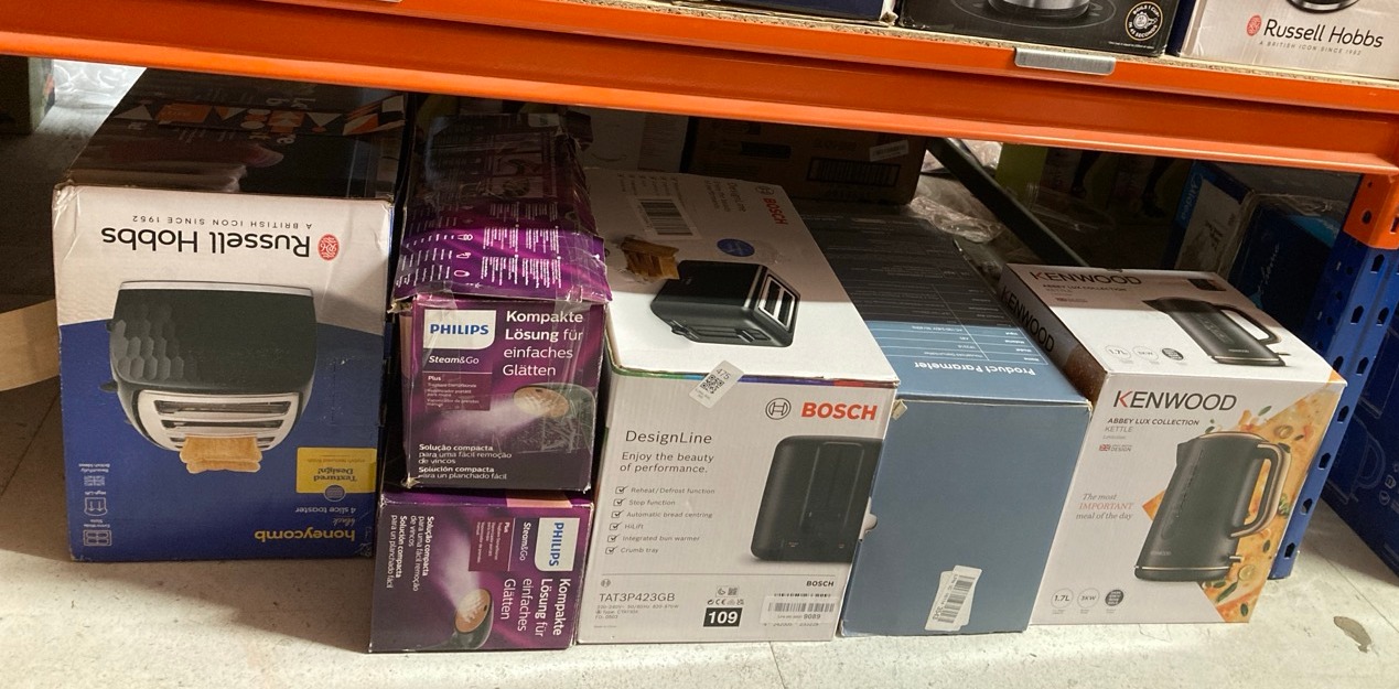 Lot 475  
            Edinburgh SR33 - Delivery Only 

                
QUANTITY OF KITCHEN & APPLIANCES ITEMS TO INCLUDE KENWOOD ABBEY LUX WATER KETTLE,...