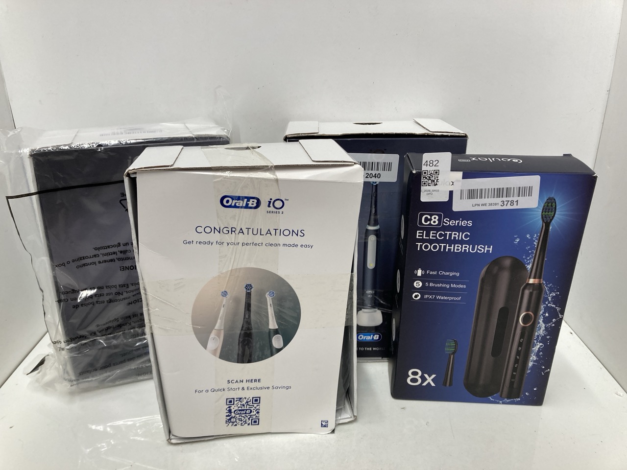 Lot 482  
            Edinburgh SR33 - Delivery Only 

                
QUANTITY OF HEALTH & BEAUTY ITEMS TO INCLUDE ORAL-B IO SERIES 3 ELECTRIC TOOTHBRU...