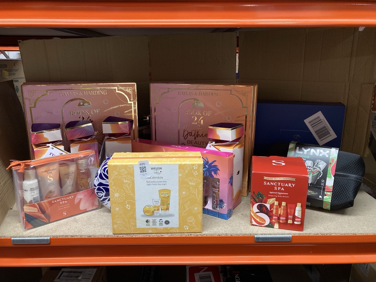 Lot 485  
            Edinburgh SR33 - Delivery Only 

                
QUANTITY OF HEALTH & BEAUTY ITEMS TO INCLUDE SO…? ESCAPES GRANDE WOMEN'S GIFT SET...