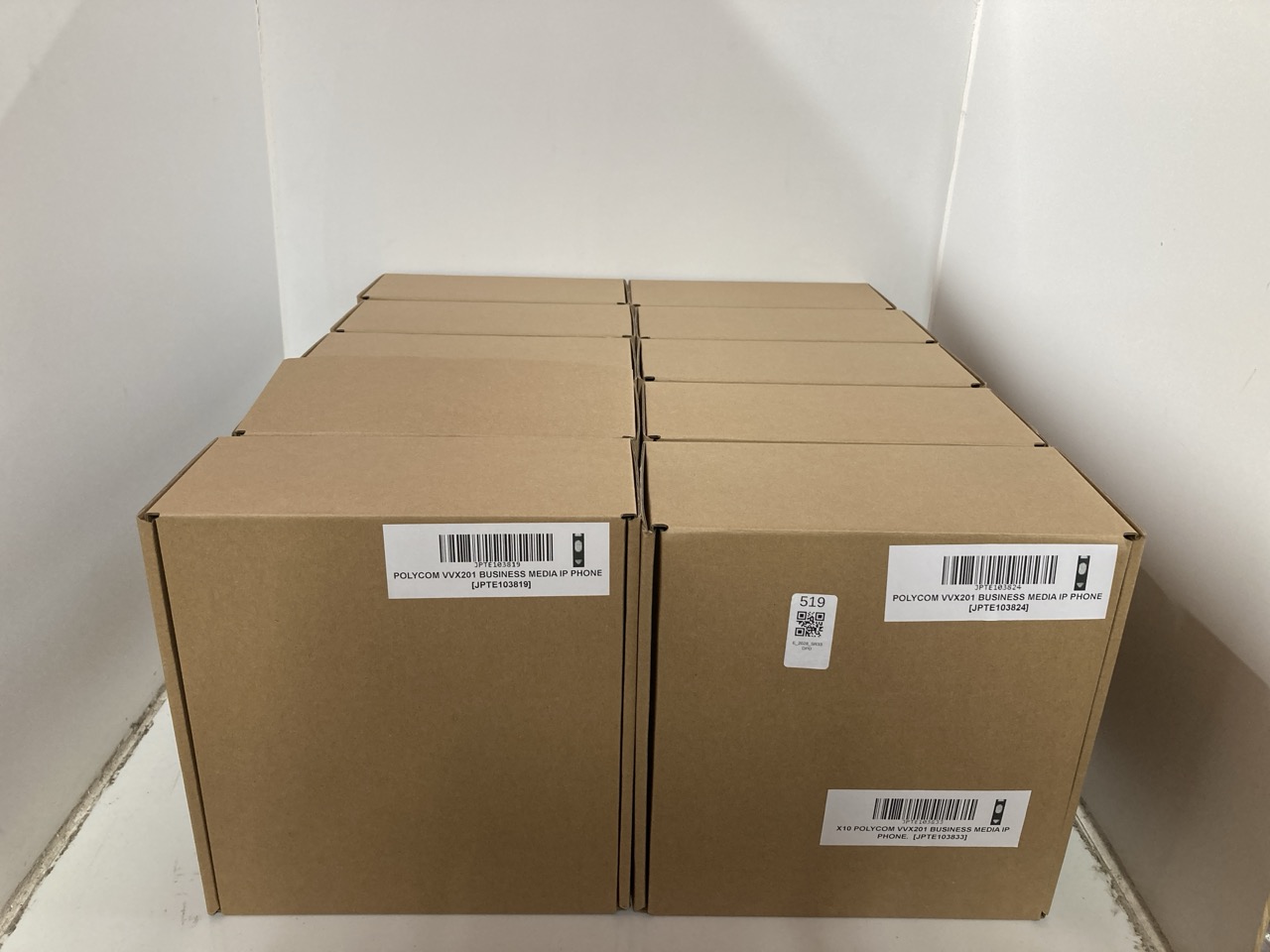 Lot 519  
            Edinburgh SR33 - Delivery Only 

                
X10 POLYCOM VVX 201 BUSINESS MEDIA IP PHONE.  [JPTE103833] : LOCATION - F RACK