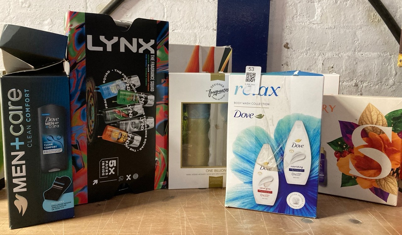 Lot 53  
            Edinburgh SR33 - Delivery Only 

                
QUANTITY OF HEALTH & BEAUTY ITEMS TO INCLUDE DOVE MEN + CARE CLEAN COMFORT BODY W...