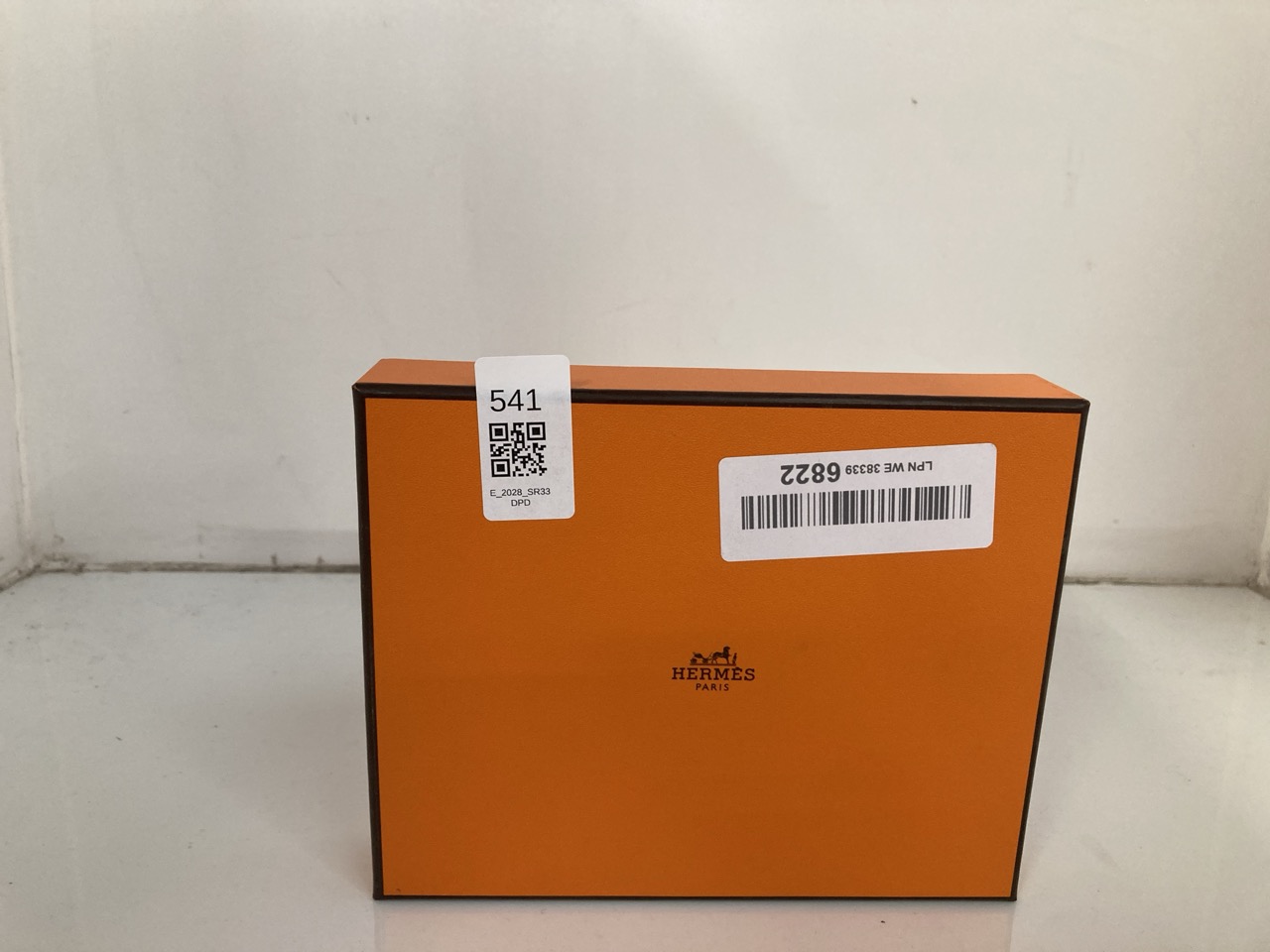 Lot 541  
            Edinburgh SR33 - Delivery Only 

                
HERMES PARIS PERFUMES TO INCLUDE UN JARDIN SUR LE NIL SCENT: LOCATION - F RACK